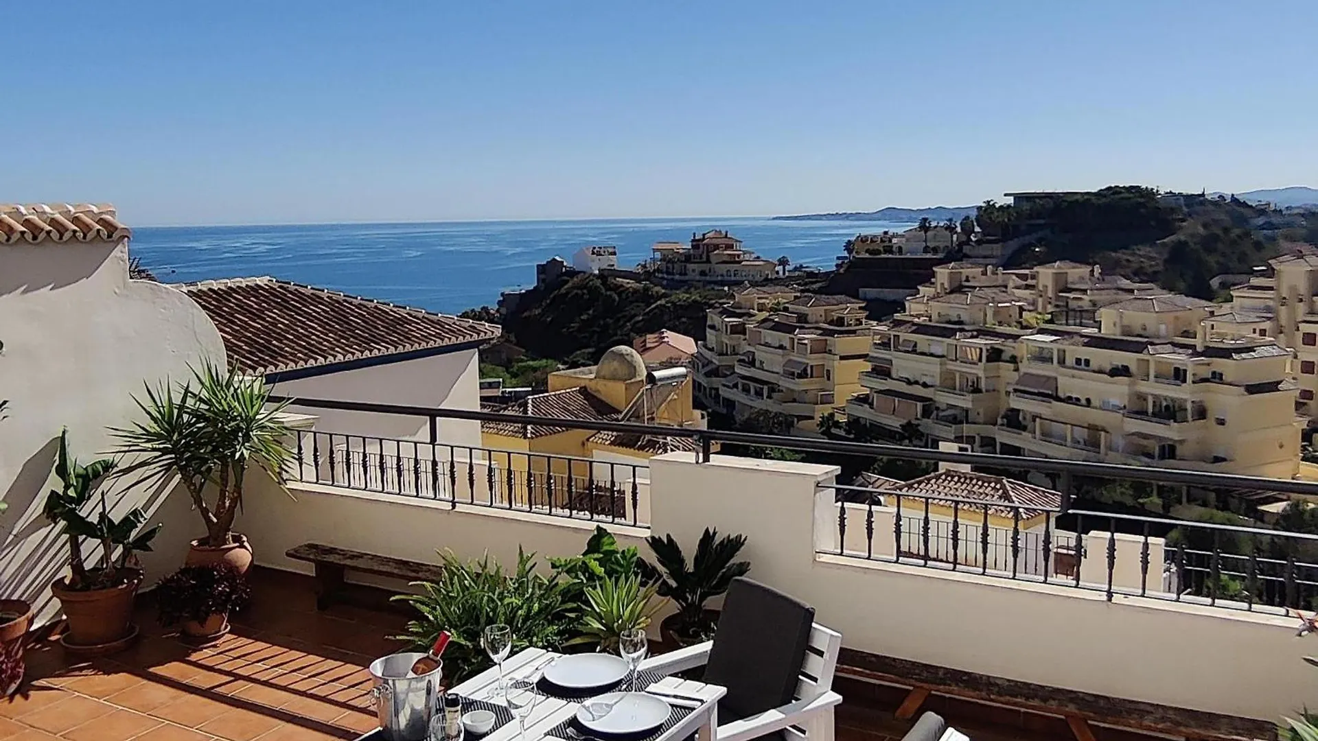 Cosy 1 Bed Apt 50M2 Terrace 贝纳尔马德纳