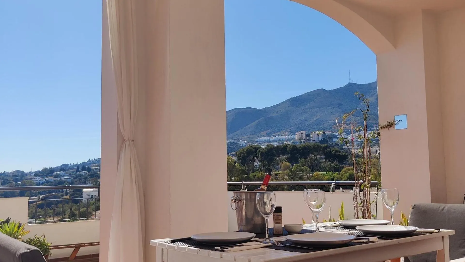 Cosy 1 Bed Apt 50M2 Terrace 贝纳尔马德纳 公寓