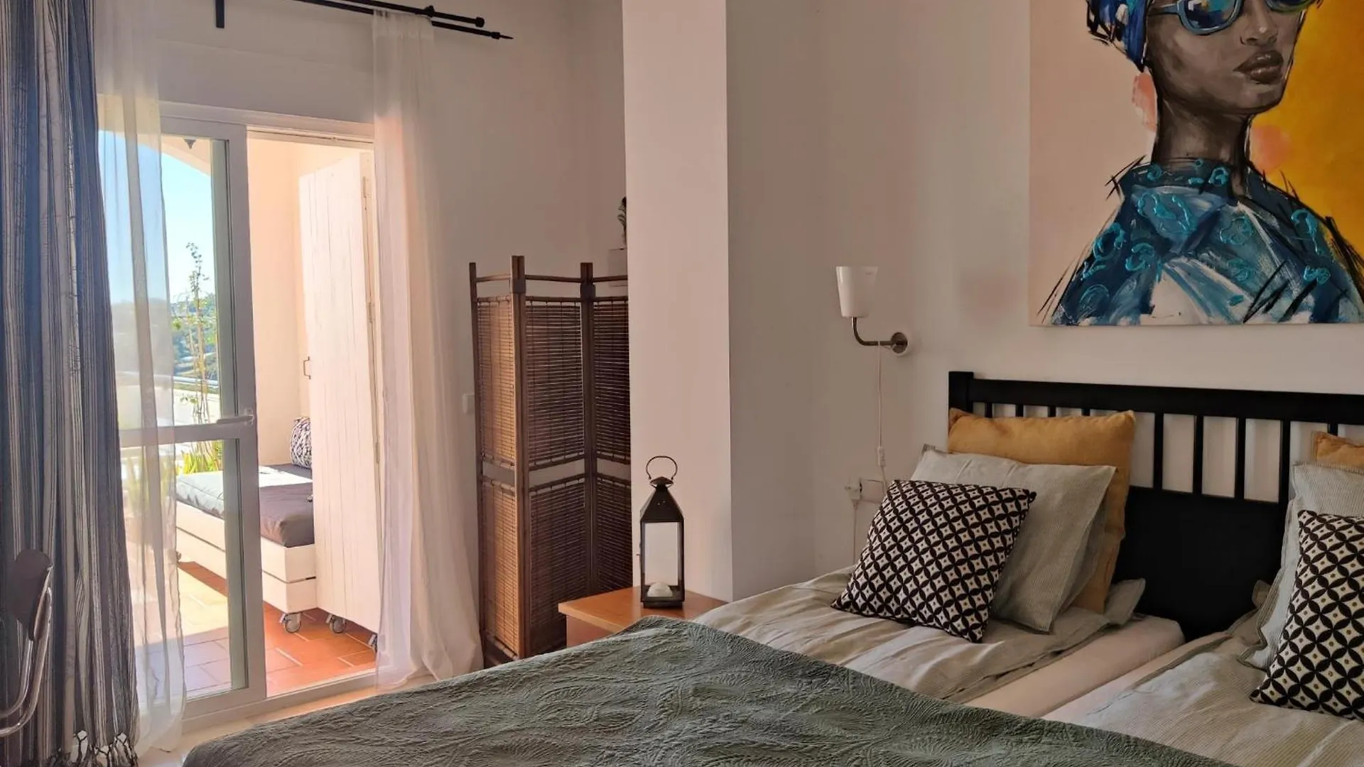 Cosy 1 Bed Apt 50M2 Terrace 贝纳尔马德纳 公寓